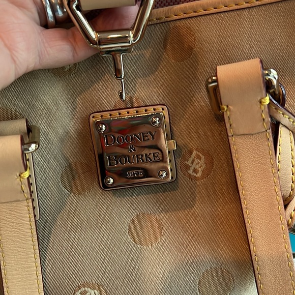 Dooney & Bourke shoulder bucket bag - Picture 6 of 10